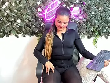 Stripchat Free Porn Cam of DestinyHills