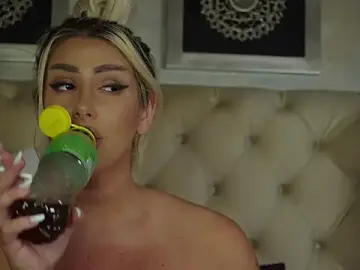 Stripchat Live Porn of Squirt_Tanya