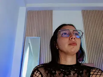 Stripchat Nude Webcam of kendall_saenz