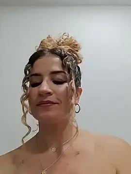 Stripchat Watch Live Sex Cams of Shantall__