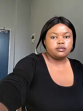 Stripchat Free Porn Cam of Curveysinaa