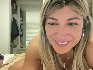 Stripchat Watch Live Sex Cams of LunaBeya