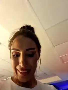 Stripchat Sex Cam of Evelyn_Evyyy