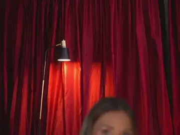 Stripchat Sex Cam of Evelyn_Evyyy