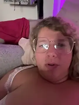Stripchat Sex Cam of CurvyAnonymousGirl89