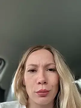 Stripchat Sex Cam of LavenderHot