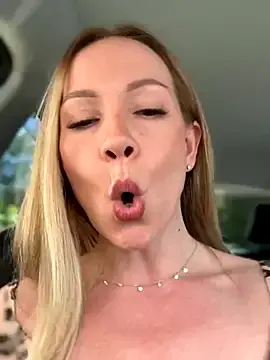 Stripchat Live Sex of LavenderHot