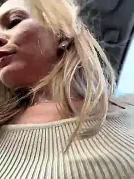Stripchat Free Porn Cam of LavenderHot