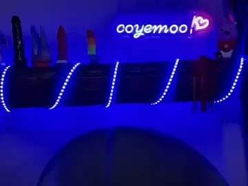 Stripchat Nude Webcam of coyemoo
