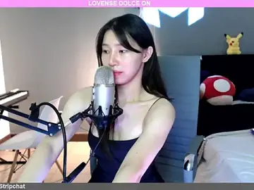 Stripchat Sex Cam of raspberryroll