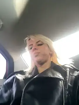 Stripchat Live Sex Cam of LikaCat