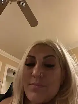 Stripchat Free Porn Cam of LittleMissEeve