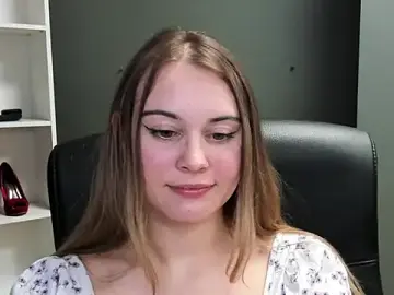 Stripchat Live Sex Cam of kitty_valeria