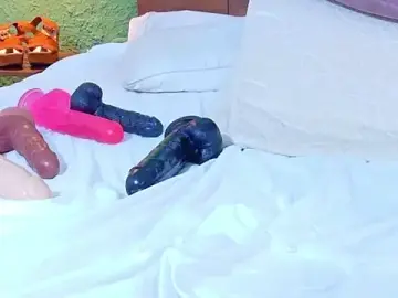 Stripchat Free Porn Cam of tinyy_whore18