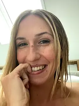 Stripchat Adult Webcams of lola_tentatiion