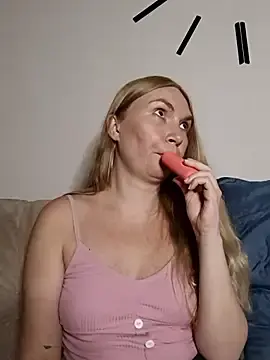 Stripchat Adult Webcam of KisaVixen