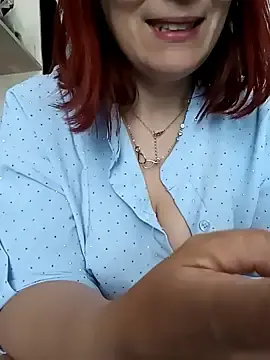 maialina2, a 34 y.o. milf cams model of stripchat