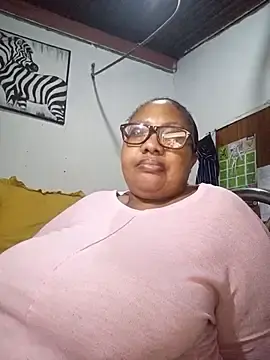Stripchat Free Porn Cam of YELLOW_BONE