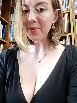 Stripchat Free Porn Cam of TopsyWilde