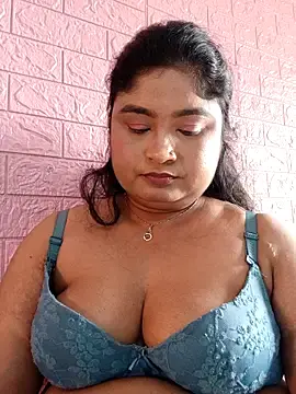 Stripchat Live Sex Cam of hornyriyanka