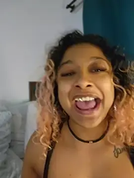 Stripchat Live Sex Cam of Indianbrownie