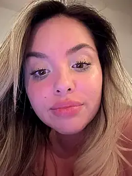 Stripchat Adult Video Chat of Alirawrz