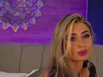 Stripchat Adult Webcams of LoraDevine