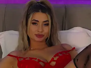Stripchat Live Sex of LoraDevine