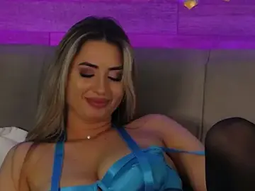 Stripchat Best live sex cam show of LoraDevine