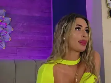 Stripchat Best live sex cam show of LoraDevine