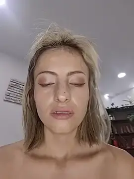 Stripchat Live Sex Cam of HottCandy21