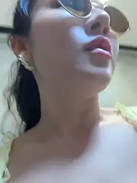 Stripchat Free Live Porn of OUTDOOR_QUEEN010