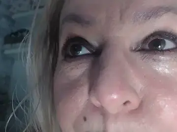 Stripchat Nude Webcam of raisawetsx