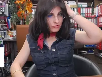 Stripchat Adult Webcam of classyladyrellax