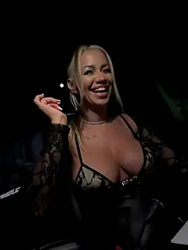 Stripchat Sex Cam of KirstieVegas