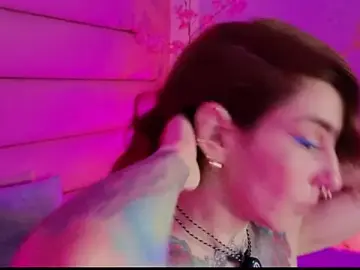 Stripchat Live Sex Cam of Evangelyne_1