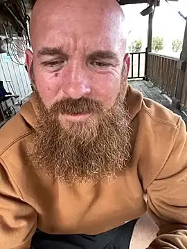 Stripchat Free Live Porn of 32XRedBeard